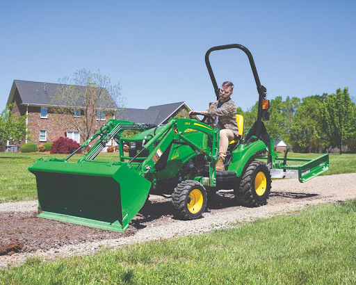 1023E Compact Utility Tractor in use. 